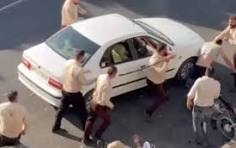 استخدام قُلچُماق برای سَرکوبِ بی‌چاره‌ها